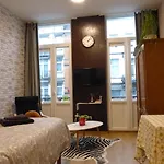 Superbe Studio au 1er étage, proche de la gare du Midi